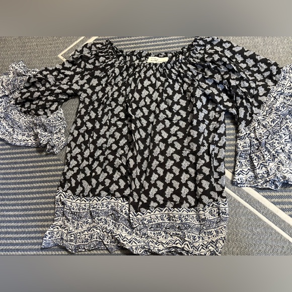 Beautiful Blue and White Flowy Long Sleeve Blouse - Picture 2 of 13